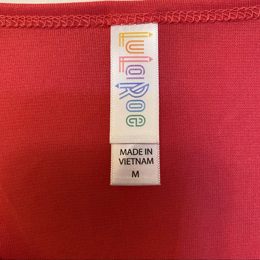 Lularoe Classic T Size: Medium High Low Short Sleeve T-Shirt (NEW WITH TAGS) - Picture 5 of 8